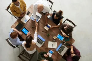 pessoas-reuniao-comunicacao-equipe-